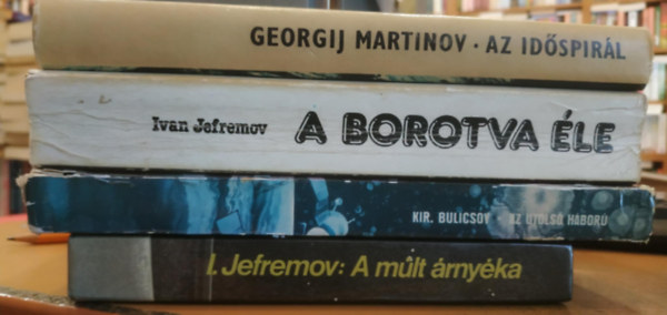 4 db orosz sci-fi: A mlt rnyka; Az utols hbor; A borotva le; Az idspirl