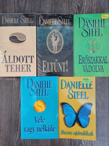 (5db) Danielle Steel knyvcsomag: ldott teher / Eltnt! / Erszakkal vdolva / Vele vagy nlkle / Becses ajndkok