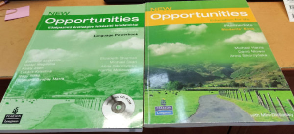 2 db New Opportunities intermediate: Education for life Students' Book + Language Powerbook kzpszint rettsgire felkszt feladatokkal + fzet + 1 CD