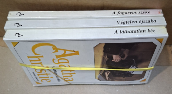 3 db Agatha Christie regény : A fogorvos széke + Végtelen éjszaka + A láthatatlan szék