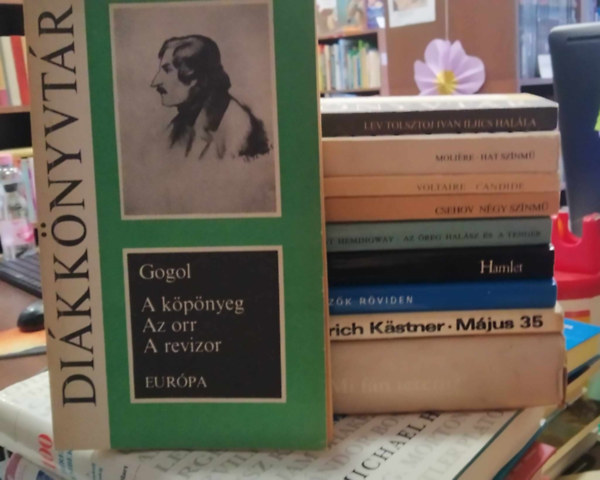 Lev Tolsztoj, Molire, Voltaire, Csehov, E. Hemingway, Shakespeare, O. Nagy Gbor Gogol - 9 db KNYVMENT AJNLAT, ktelezk: Mjus 35. +Ktelezk rviden (Mra, Molnr, Grdonyi, Jkai, Mricz) +Hamlet+ Az reg halsz s a tenger+ Ngy sznm+ Candide+ Hat sznm+ Ivan Iljics halla+ A kpnyeg/ Az orr/ A revizor