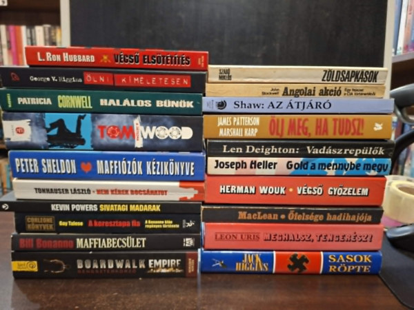 John Stockwell, Irwin Shaw, James Patterson, Marshall Karp, Len Deighton, Joseph Heller, Herman Wouk, Alistair MacLean, Leon Uris, Jack Higgins, L. Ron Hubbard, George V. Higgins, Tom Szabó Miklós - 21 db háborús regény / krimi, KÖNYVMENTŐ AJÁNLAT: Zöldsapkások, Angolai akció (Egy fejezet a CIA történetéből), Az átjáró, Ölj meg, ha tudsz! - Kezdődhet az embervadászat, Vadászrepülők, Gold a mennybe megy, Végső győzelem,