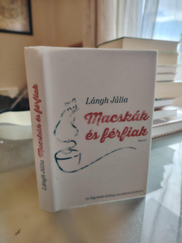 Lngh Jlia - Macskk s frfiak