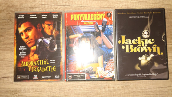 3 DVD Quentin Tarantino renddez�s�ben: Alkonyatt�l pirkadatig, Ponyvareg�ny, Jackie Brown