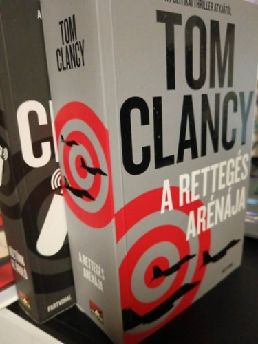 2 db Tom Clancy k�tet: A retteg�s ar�n�ja+Kr�zis