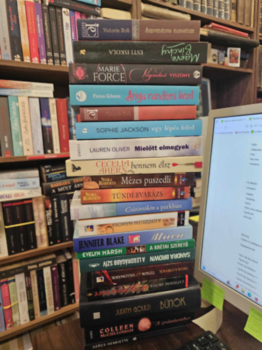 Maeve Binchy, Sophie Jackson, Cecilia Ahern, Nora Roberts, Sandra Brown, Jennifer Blake, Evelyn Marsh, Nicola Cornick, Judith Gould, Colleen  McCullough Victoria Holt - 20db-os romantikus knyvcsomag: Szenvedlyes ellensgek+ Esti iskola+ Vgzetes viszony+ Anya randizni kezd+ A francia kirlyn+ Egy lps feld+ Mieltt elmegyek+ Bennem lsz+ Mzes puszedli+ Tndrvarzs+ Cstrtkn a parkban+ A