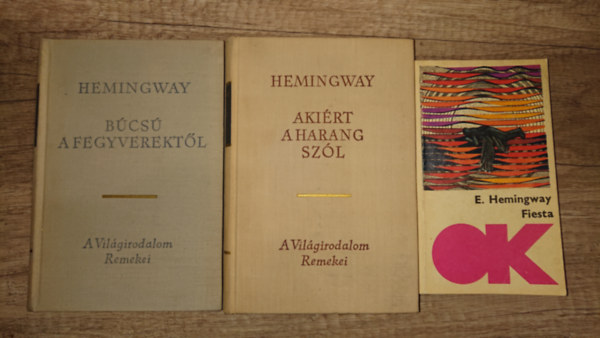 3 k�nyv Ernest Hemingwayt�l: B�cs� a fegyverekt�l, Aki�rt a harang sz�l, Fiesta