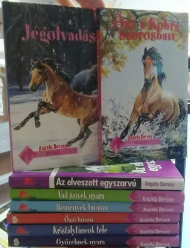 8 db-os K�NYVMENT� AJ�NLAT, Pony Club ifj�s�gi lovas kalandk�nyvek: Gy�zelmek nyara+ Krist�lyt�ncok tele+ �szi b�cs�+ Rem�nyek tavasza+ Vad sz�vek nyara+ Az elveszett egyszarv�+ J�golvad�s+ �sz a Kobra-szorosban