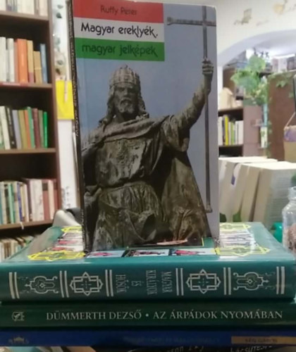 Vég Gábor, Dümmerth Dezső, Dolinay Gyula Ruffy Péter - 4 db-os könyvcsomag, magyar történelem: Magyarország királyai és királynői+ Az Árpádok nyomában+ Magyar királyok és hősök arczképcsarnoka (reprint)+ Magyar ereklyék, magyar jelképek