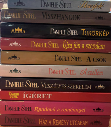 10 db Danielle Steel romantikus k�tet