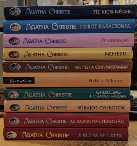 10 db Agatha Christie: A kutya se ltta; Az Ackroyd-gyilkossg; Bbjos gyilkosok; Gyilkossg a Csendes Hzban; Hall a Nluson; Holttest a knyvtrszobban; Nemezis; t kismalac; Poirot karcsonya; Tz kicsi nger