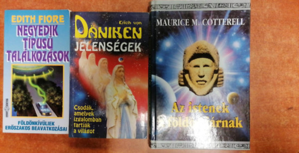 Erich Von Daniken - 3 db Daniken knyv:Negyedik tipus tallkozsok,Daniken jelensgek,Az istenek a fldn jrnak
