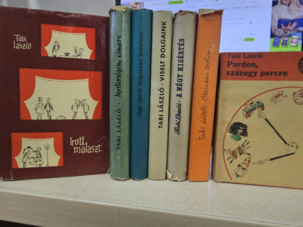 7db Tabi L�szl� k�tet, K�NYVMENT� AJ�NLAT: �rott malaszt+ Mesters�gem c�mere+ Szigor�an bizalmas+ Viselt dolgaink+ A n�gy kis�rt�s+ �szint�n sz�lva+ Pardon, sz�zegy perc