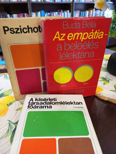 Pszichol�gia k�nyvcsomag 3 darabos:A k�s�rleti t�rsadaloml�lektan f��rama, Az emp�tia - a bele�l�s l�lektana, Pszichoter�pia