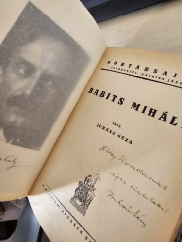 Kortrsaink 1-9.: Babits Mihly- Csath Klmn- Herczeg Ferenc- Mricz Zsigmond- Tormay Ccile- Zilahy Lajos- Mcs Lszl- Bartk Bla- Hevesi Sndor