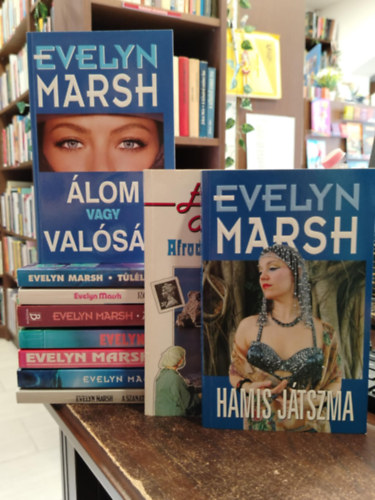 KNYVMENT AJNLAT, 10 DB. Evelyn Marsh. Afrodit sikolya+Hamis jtszma+lom vafy valsg+Tlls+Rmlet a katedrlisban+A gygyt Buddha+A rm+Rettegs+A csapda+A szanatrium rejtlye
