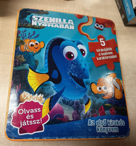 Disney - Szivacsos kirak�k�nyv - Szenilla nyom�ban