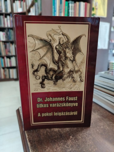 Dr. Johannes Faust Titkos varzsknyve a pokol leigzsrl