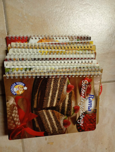 11 db. Rama receptk�nyv - S�tem�nyesk�nyv - 35 �v legjobb receptjei - Tavaszi s�tem�nyek - H�zi s�tem�nyek I-II. - Receptnapt�r 2010 - Tavaszi finoms�gok - Kar�csonyi s�tem�nyek - H�zi s�tem�nyek tavaszi kiad�s - �nnepi finoms�go