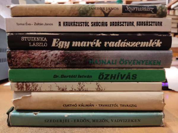 8 db vadsztrtnetek: A Kaukzustl Skciig vadsztunk, horgsztunk + Egy mark vadszemlk + Erdn, mezn, vadvizeken + Hajnali svnyeken + Magasles a Kkes alatt + zhvs + Szarvasnsz + Tavasztl tavaszig