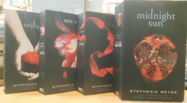 4 db Stephanie Meyer: Twilight + New Moon + Eclipse + Midnight Sun