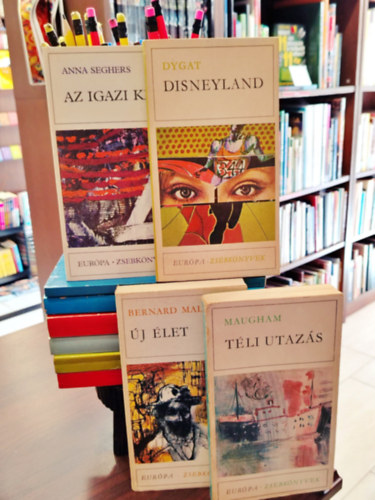 K�NYVMENT� AJ�NLAT, 10 DB. "Eur�pa Zsebk�nyvek" �j �let, T�li utaz�s, Az igazi k�k, Disneyland, Az �reg hal�sz �s a tenger, A tenger csendje, Nagy�t�s, Viperaf�szek, �ldja meg az Isten, Mr Rosewater, Mag�nyos vad�sz a sz�v