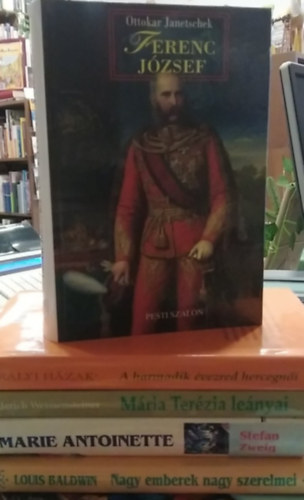 5 db-os K�NYVMENT� AJ�NLAT, �letrajz: Nagy emberek nagy szerelmei+ Marie Antoinette+ M�ria Ter�zia l�nyai+ Ferenc J�zsef+ A harmadik �vezred hercegn�i