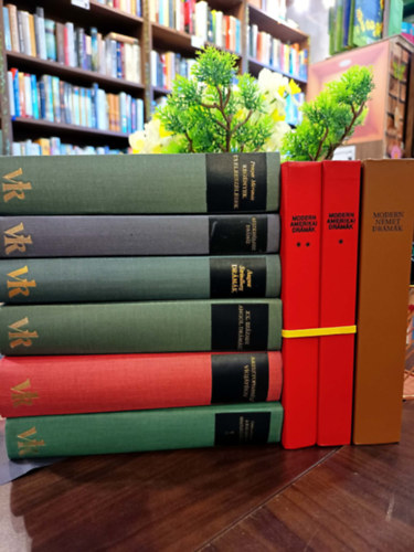 Arisztophan�sz, Miller-O'Neill-Hellman-Albee, August Strindberg, Aiszkh�losz Johann Jakob Grimmelshausen - Vil�girodalmi 8 darabos k�nyvcsomag: A kalandos Simplicissimus I., Arisztophan�sz v�gj�t�kai, XX. sz�zadi angol dr�m�k, Nem f�l�nk a farkast�l - Modern amerikai dr�m�k 1-2., Dr�m�k (Strindberg), Aiszkh�losz dr�m�i,