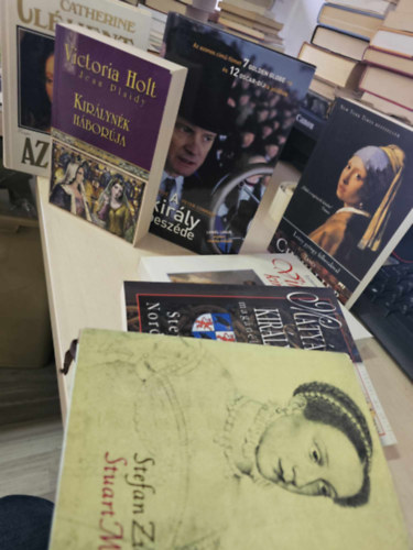 Catherine Clment, Mark Logue Victoria Holt - Tracy Chevalier, Stefan Zweig, Steve Nording, Lytton Strachey Peter Conradi - 7db-os trtnelmi regny knyvcsomag: Kirlynk hborja+ Az rn+ A kirly beszde+ Leny gyngy flbevalval+ Stuart Mria+ Mtys kirly magnlete+ Viktria kirlyn