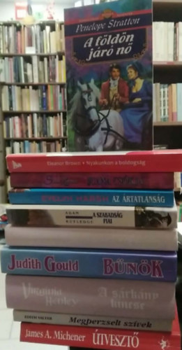 10 db-os K�NYVMENT� AJ�NLAT, romantika: �tveszt�+ Megperzselt sz�vek+ A s�rk�ny kincse+ B�n�k+ A kal�z+ A szabads�g fiai+ Az �rtatlans�g+ Juana cs�kja+ Nyakunkon a boldogs�g+ A f�ld�n j�r� n�