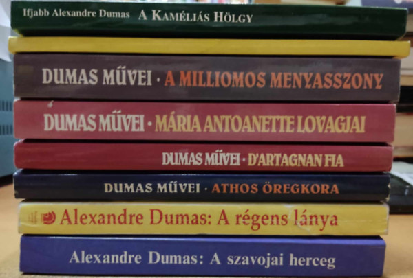 8 db Dumas: A kamlis hlgy; A milliomos menyasszony; Mria Antoanette lovagjai; D'Artagnan fia; Athos regkora; A rgens lnya; A szavojai herceg; Akt, Nr rabnje