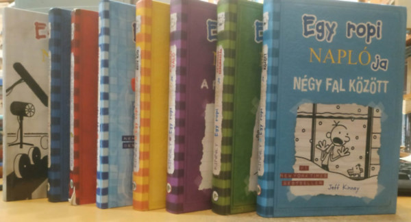 8 db Egy ropi napl�ja: Filmes napl�ja; Rodrick a kir�ly; k�pSreg�ny; M�ly v�z; Kutya egy id�; A rideg val�; Az utols� szalmasz�l; N�gy fal k�z�tt