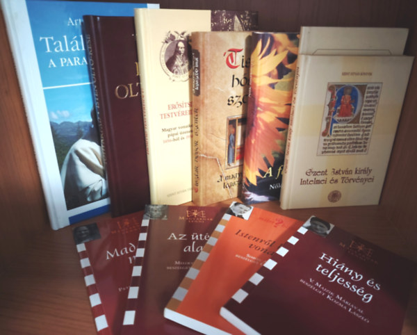 Arturo Mari; Tth rpd; Mszros Istvn; Kindelmann Gyz; Szppataki Viktria; Szalay Tams;Farkas Olivr; Petrs Mria; Melecco Mikls;Simon Andrs; V. Majzik Mria - Tallkozunk a paradicsomban;Isten olt-kse;Ersitsd testvreidet;Tisztk.hsk,szentek;A fny fel nk imaknyve;Uram, igd rkk megmarad;Szent Istvn kirly Intelmei s Trv.;Madr -nyelven;Az tsek alatt;Istenrl beszl