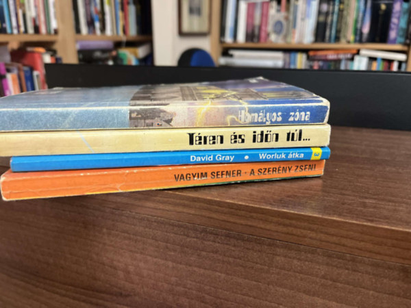 4 db. sci-fi ktet Homlyos zna, Tren s idn tl, Worluk tka, A szerny zseni