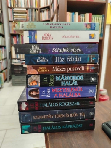 J.D. Robb Nora Roberts - Knyvcsomag, 10 db. Nora Roberts rajongknak. Hallos kprzat+Szenvedly tren s idn tl+Hallos rgeszme+Meztelenl a hallba+Mmoros hall+Mzes puszedli+Hzi feladat+Shajok vizn+Vlegnyek+A smaragd nyakk hatalma