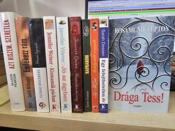 10db romantika, K�NYVMENT� AJ�NLAT: Azt hiszem szeretlek+ Eml�kezz r�m+ Hamis legenda+ Kismam�k p�cban+ J� az �gyban+ �lmaimban k�s�rtesz+ Napharcos+ Beteljes�lt v�gyak+ Egy felejthetetlen �v+ Dr�ga Tess!