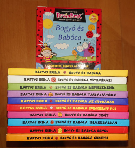 10 Bogy s Babca a ktet ajndk Bogy s Babca Brainbox jtkkal (a knyvek cme a lersban olvashat, a kpen lthat)