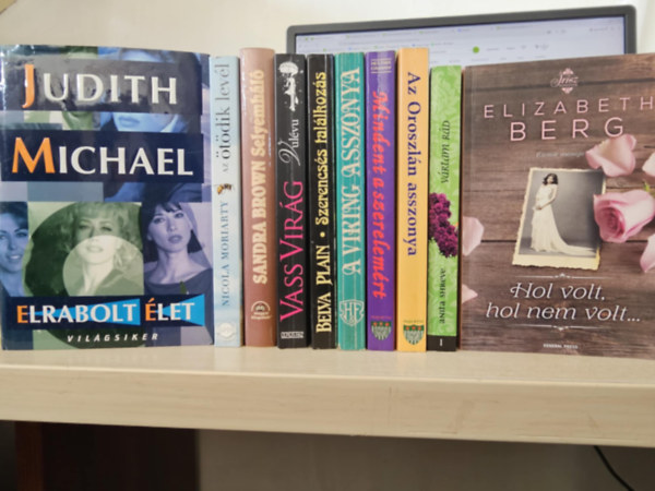 10db romantikus ktet, KNYVMENT AJNLAT: Elrabolt let+ Az tdik levl+ Selyemhl+ Szerencss tallkozs+ A viking asszony+ Mindent a szerelemrt+ Az oroszln asszonya+ Vrtam rd+ Hol volt, hol nem volt+ Vulvu