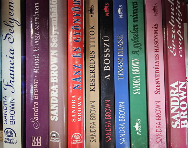 10 db Sandra Brown regny: Francia selyem + Mondd ki vagy szerelmem + Selyemhl + Nsz s gynyr + Keserdes titok + A bossz-