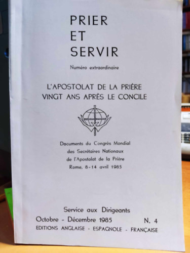 Prier et Servir: L'Apostolat de la prire vingt ans aprs le concile (Editions Anglaise)