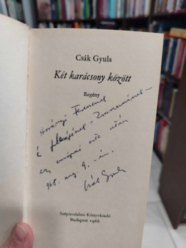 K�t kar�csony k�z�tt