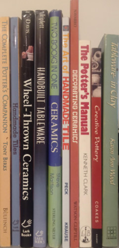 10 DB KERÁMIAKÉSZÍTÉSSEL KAPCSOLATOS KÖNYV: BIRKS:THE COMPLETE POTTER'S COMPANION+GIORGINI:HANDMADE TILES+DAVIS:WHEEL-TROWN CERAMICS+TRIPLETT:HANDBUILT TABLEWARE+MATTISON:CERAMICS-TWO BOOKS IN ONE+PECK:THE ART OF HANDMADE TILE+NAVARRO:DECORATING