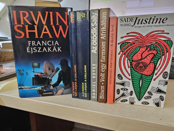 6db vil�girodalmi k�tet, K�NYVMENT� AJ�NLAT: Francia �jszak�k+ Ezt l�tj�k a csillagok I-II+ Az �t�dik Sally+ Volt egy farmom Afrik�ban+ A skarl�t bet�+ Justine