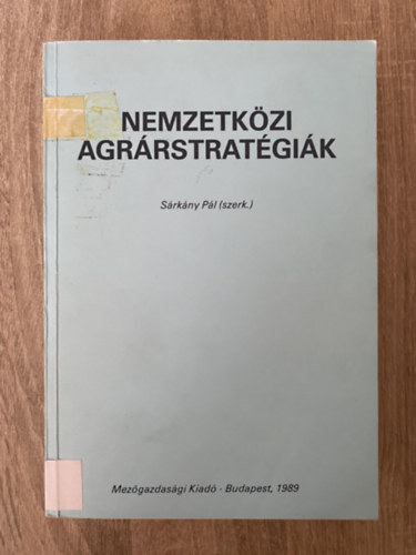 Szerk.: S�rk�ny P�l; F�b� L�szl� - Nemzetk�zi agr�rstrat�gi�k (A VIL�G �LELMISZER-TERMEL�S�NEK GLOB�LIS �S REGION�LIS K�RD�SEI; AGR�RSTRAT�GI�K A VIL�GBAN;  A MAGYAR AGR�RSTRAT�GIA ALAKUL�SA �S V�LTOZ�SAINAK JELLEMZ�I)