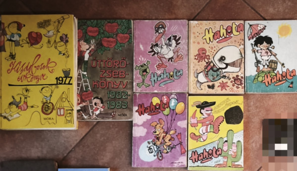 4db Hahota + aj�nd�k kisdobos �s �tt�r� k�nyvek (�sszesen 7db m�) - Pajt�s-Hahota-1983/11., 1984/16., 17., 1985/18., 1986/23. + Kisdobosok �vk�nyve 1977., �tt�r� zsebk�nyv 1982-1983