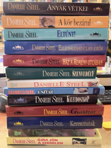 13 db Danielle Steel k�nyvcsomag