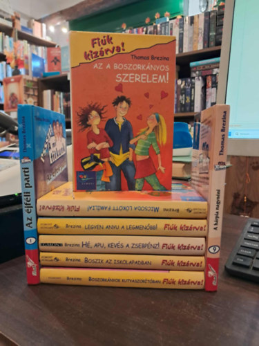 8 db-os Thomas Brezina KNYVMENT AJNLAT: A hrpia nagynni, Az jfli parti, Az a boszorknyos szerelem!, Micsoda lktt famlia!, Legyen anyu a legmenbb!, H, apu kevs a zsebpnz!, Boszik az iskolapadban, Boszorknyok kutyaszor