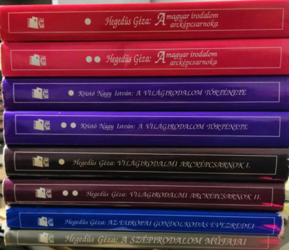 6 db A magyar irodalom arck�pcsarnoka I-II. + Vil�girodalmi arck�pcsarnok I-II. + A vil�girodalom t�rt�nete I-II. + Az eur�pai gondolkod�s �vezredei + A sz�pirodalom m�fajai