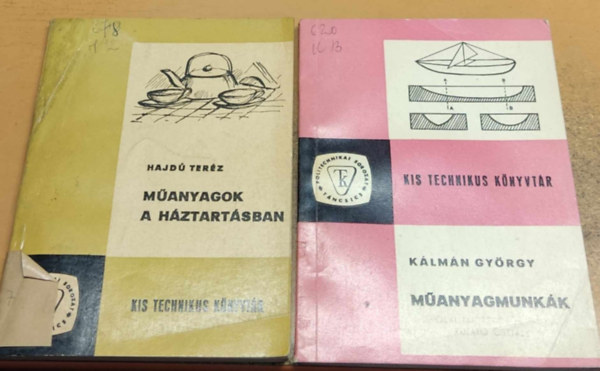 2 db kis technikus k�nyvt�r: M�anyagmunk�k + M�anyagok a h�ztart�sban
