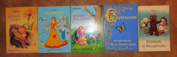 Jacob �s Wilhelm Grimm - 4 klassuzikus Grimm-mesef�zet �s egy kem�nyk�t�s� Grimm mesek�nyv aj�nd�kba: Csipker�zsika, H�velyk Matyi, Hamupip�ke, Piroska �s a farkas + H�feh�rke �s a R�zsapiroska